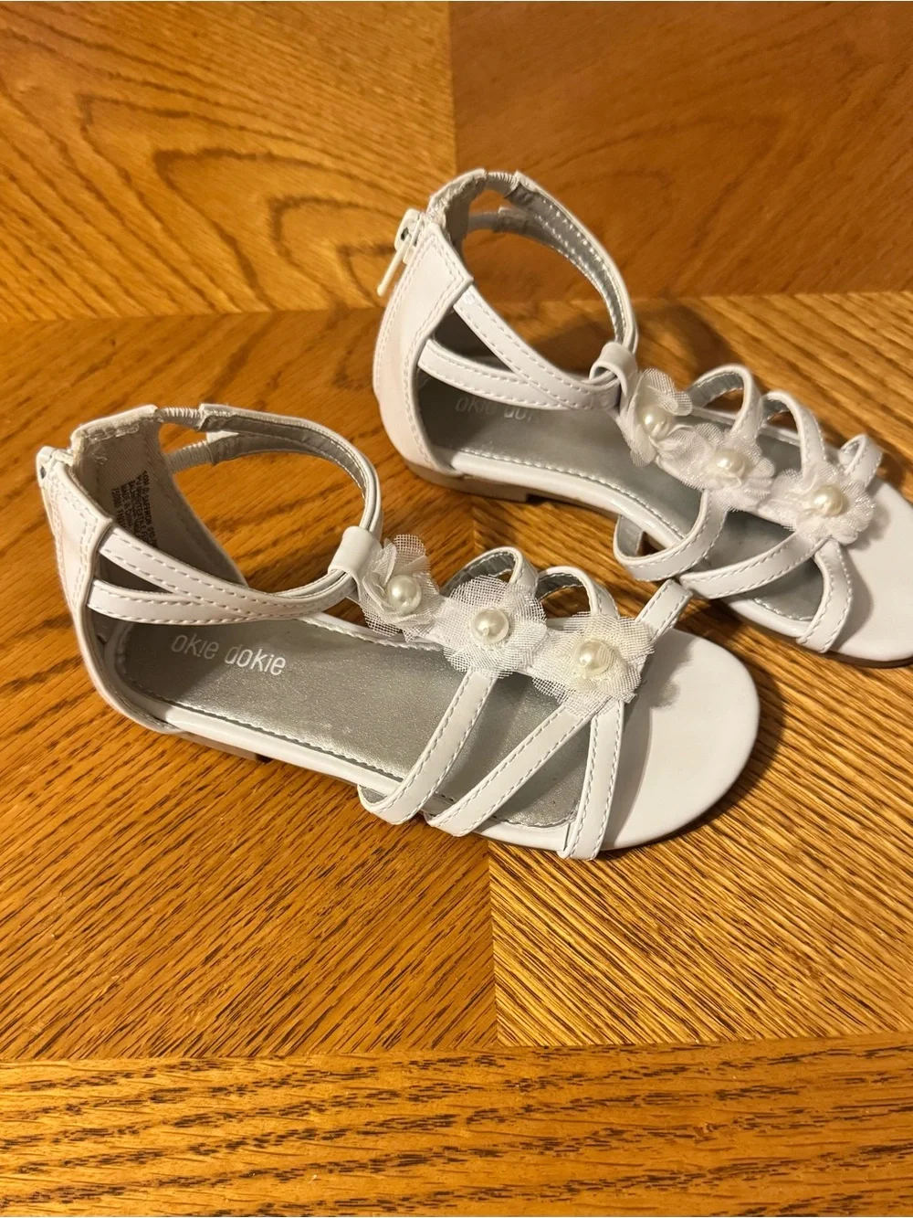 Okie Dokie White Girls' Strappy Pearl Flower Sandals - Kids Shoes